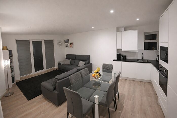 2 Bedroom Maisonette To Rent In Long Lane, Uxbridge, UB10