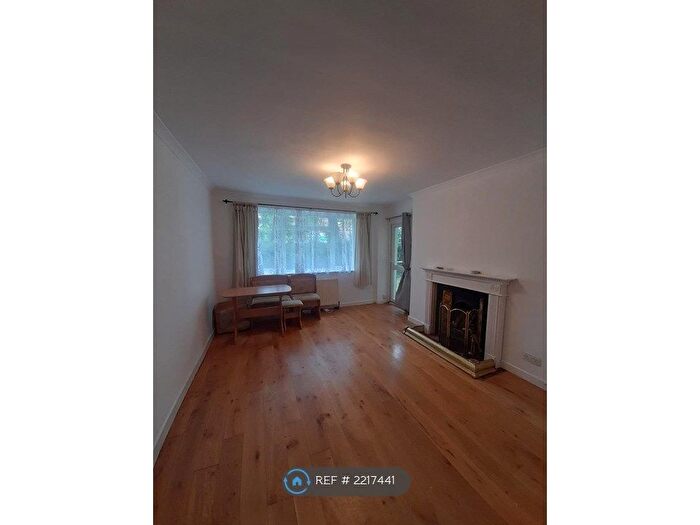 3 Bedroom Flat To Rent In Bulow Court, London, SW6
