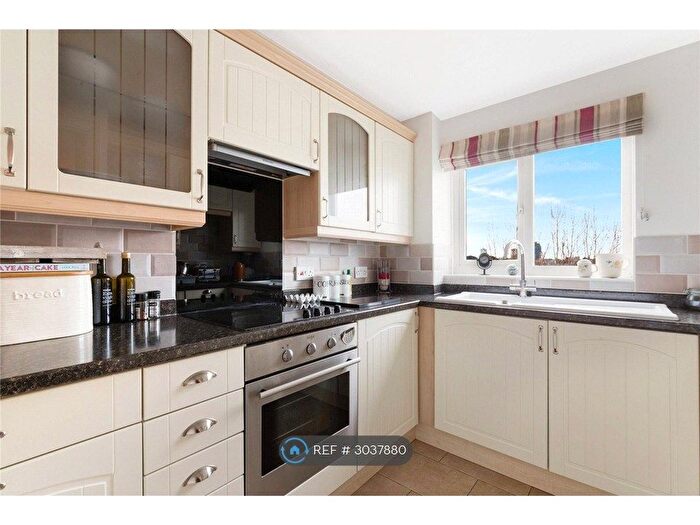 2 Bedroom Flat To Rent In Ferguson Close, London, E14