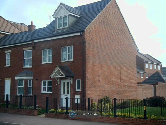 4 Bedroom Semi-Detached House To Rent In Station Road, Woburn Sands, Milton Keynes, MK17