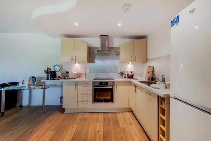 3 Bedroom Flat To Rent In The Perspective, Waterloo, London, SE1