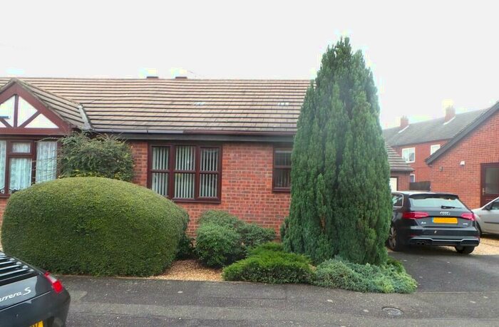 2 Bedroom Semi-Detached Bungalow To Rent In Buckfast Road, Lincoln, LN1
