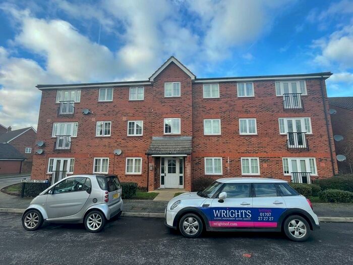2 Bedroom Flat To Rent In Richards Street, AL10