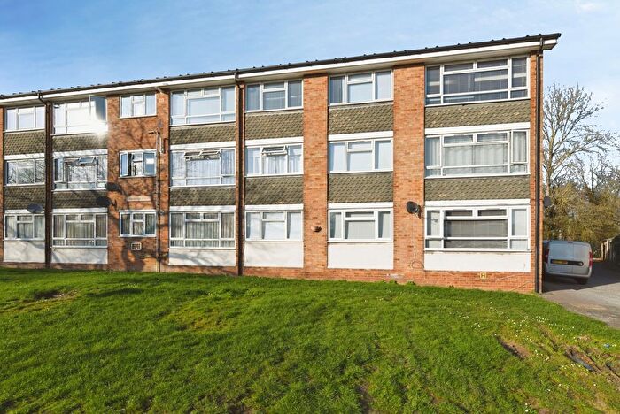 2 Bedroom Flat For Sale In Woodland Avenue, Hutton, Brentwood, Essex, CM13