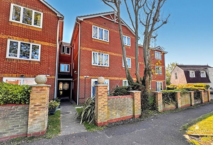 1 Bedroom Flat For Sale In Benfleet Road, Hadleigh, Essex, SS7