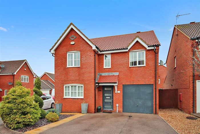 4 Bedroom Detached House For Sale In Coltsfoot Road, Rushden, NN10