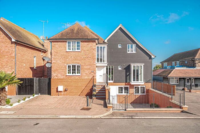 5 Bedroom Detached House For Sale In Wharf Farm, Wharf Lane, Cliffe, Kent., ME3