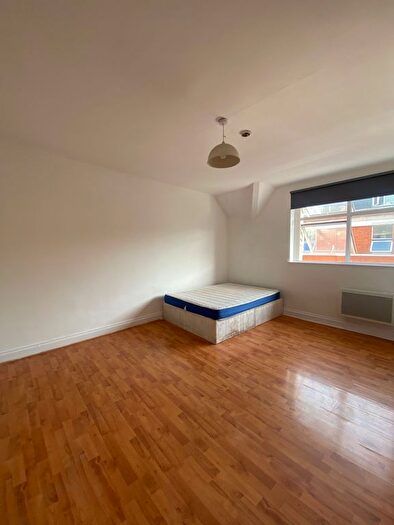 Studio To Rent In Willesden High Road, London, NW10