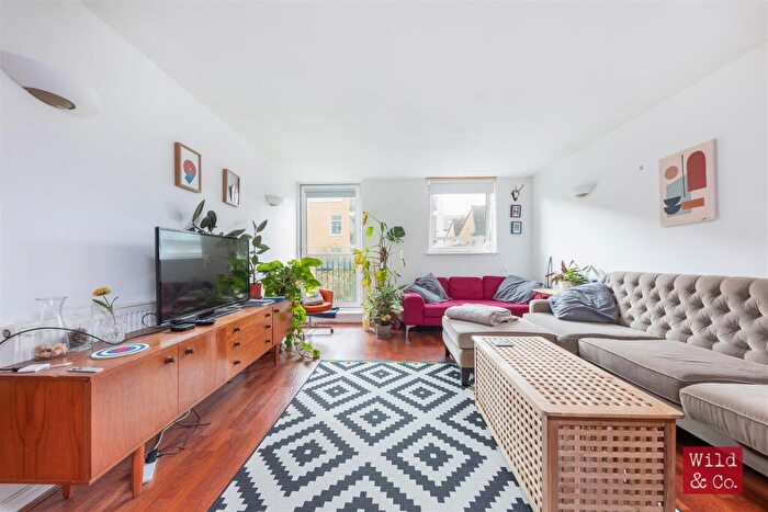 3 Bedroom Apartment To Rent In Hacon Square, Richmond Road, Hackney, E8