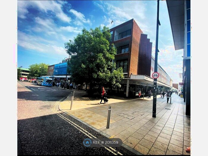 1 Bedroom Flat To Rent In The Broadway, Crawley, RH10