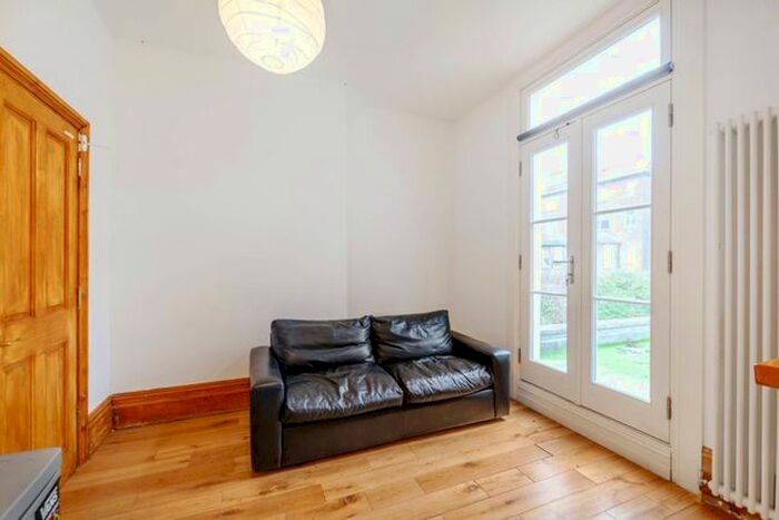 1 Bedroom Flat To Rent In Oxford Road, Ealing Broadway, London, W5