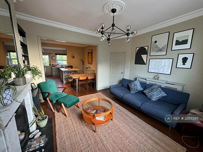 3 Bedroom Maisonette To Rent In Southgate Road, London, N1