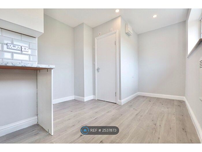 Studio To Rent In Denham Road, Feltham, TW14