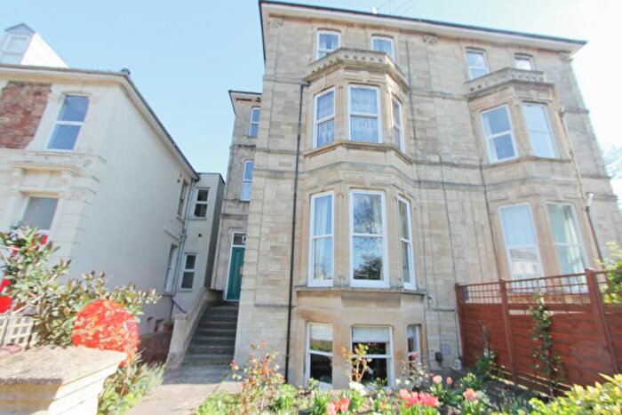2 Bedroom Flat To Rent In Garden Flat, Cotham Gardens, Bristol, BS6