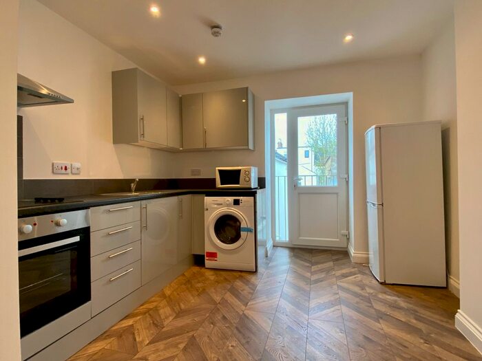 1 Bedroom Flat To Rent In Lower Cathedral Road, Cardiff, CF11