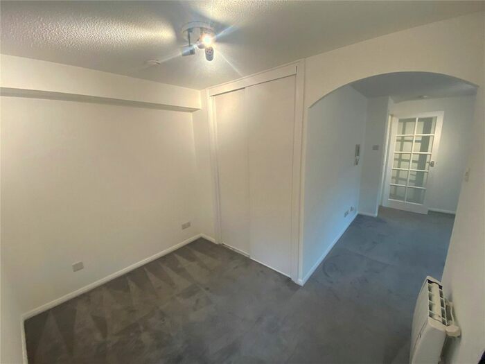 Studio To Rent In Chipstead Close, Sutton, Surrey, SM2