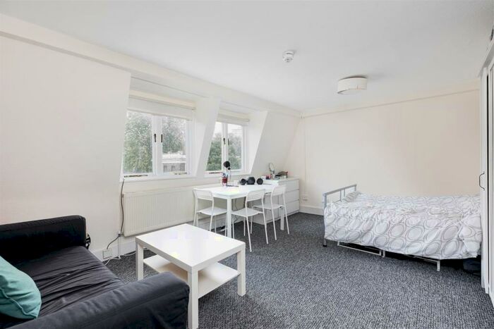 Apartment To Rent In Crowndale Road, NW1