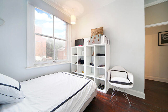 2 Bedroom Apartment To Rent In Monument Hill, Weybridge, KT13
