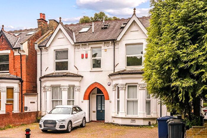 2 Bedroom Flat To Rent In Gordon Road, Ealing, W5