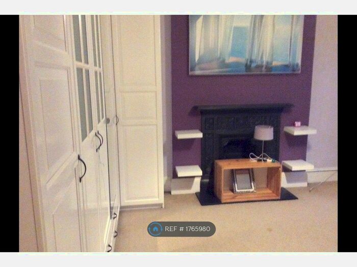 2 Bedroom Flat To Rent In First Floor, London, W5