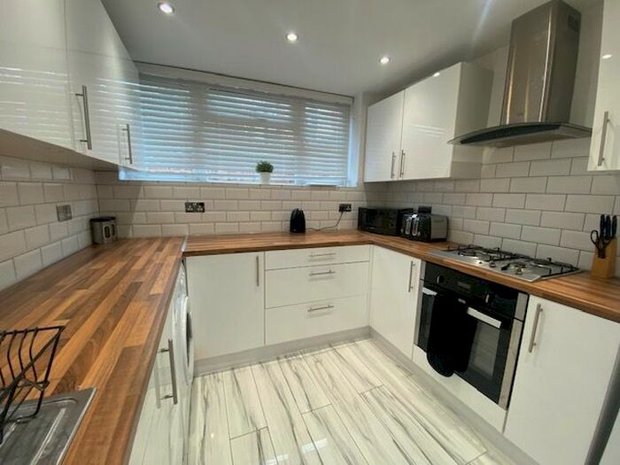 1 Bedroom Maisonette To Rent In Chiltern Rise, Luton, LU1