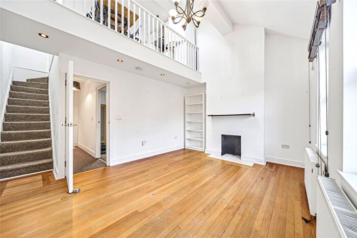 2 Bedroom Flat To Rent In Thorparch Road, London, SW8