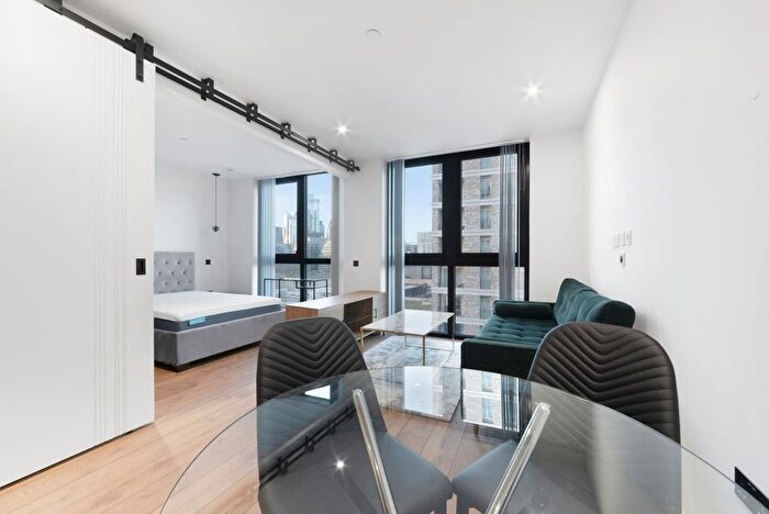 Studio To Rent In Boxwood Gardens, London Dock, London, E1W