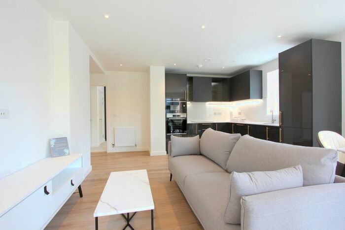 2 Bedroom Flat To Rent In Blenheim Mansions, Mary Neuner Road, London, N8