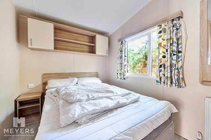 3 Bedroom Mobile/park Home For Sale In Durdle Door Holiday Park, Wareham, BH20 - Photo 11
