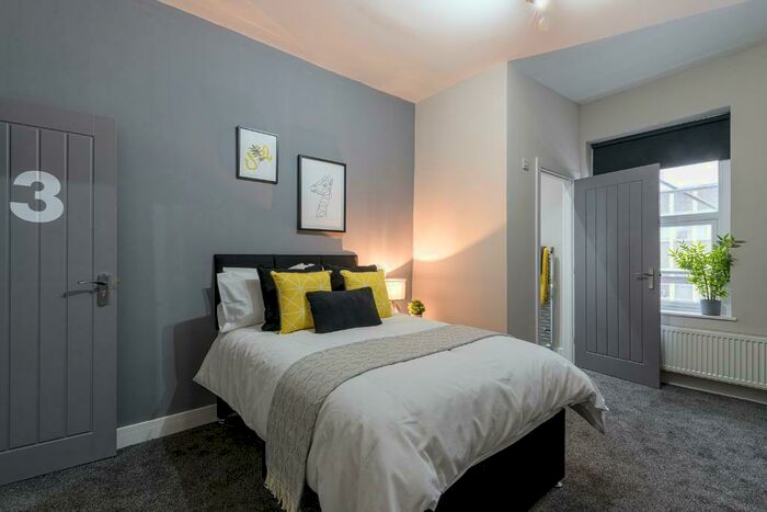 1 Bedroom House Of Multiple Occupation To Rent In Richardshaw Lane, Pudsey, Leeds, LS28