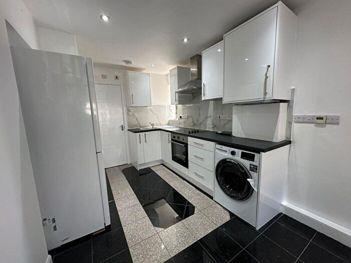 1 Bedroom Semi-Detached House To Rent In Park Avenue, Southall, UB1