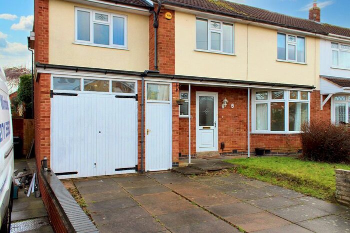 4 Bedroom Semi-Detached House To Rent In Rosemead Drive, Oadby, Leicester, LE2