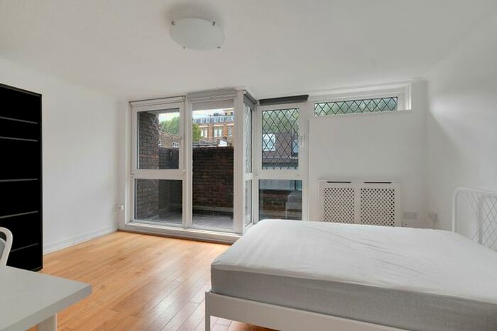 4 Bedroom Flat To Rent In Oakley Square, Mornington Crescent, NW1