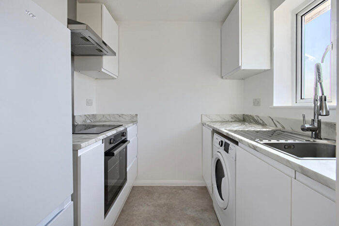 Flat To Rent In Liden Close, Walthamstow, Waltham Forest, E17