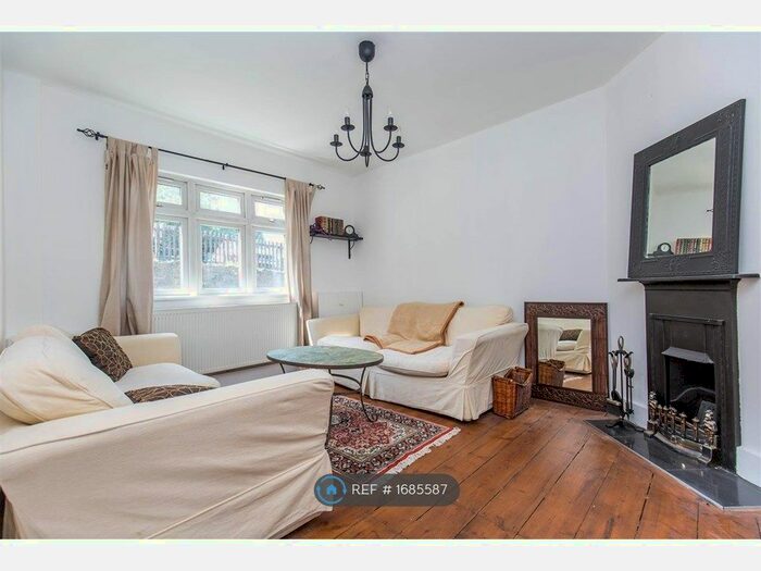 2 Bedroom Terraced House To Rent In London Road, Westerham, TN16