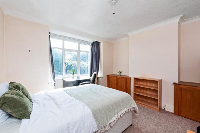 4 Bedroom Semi Detached House To Rent In Second Avenue, Bath, BA2