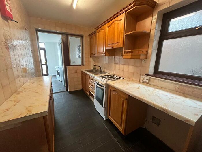 4 Bedroom Semi-Detached House To Rent In Landor Road, Whitnash, Leamington Spa, CV31