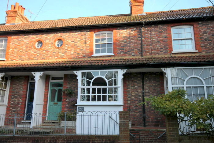 2 Bedroom Terraced House To Rent In Dorking, RH4