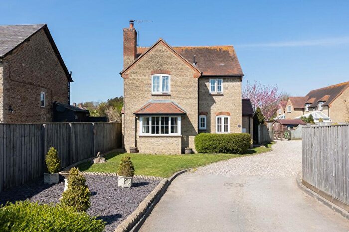 3 Bedroom Detached House For Sale In High Street, Hinton Waldrist, SN7