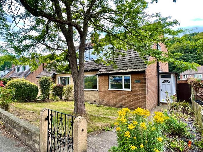 4 Bedroom Semi-Detached House For Sale In Waterloo Road, Huddersfield, HD5