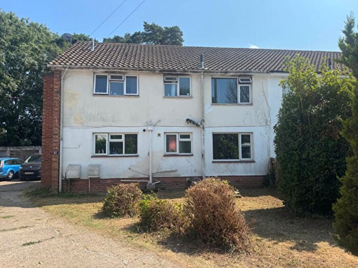 2 Bedroom Ground Maisonette For Sale In Holbury, Southampton, Hampshire, SO45