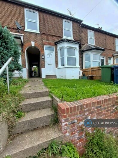 3 Bedroom Terraced House To Rent In London Road, High Wycombe, HP11