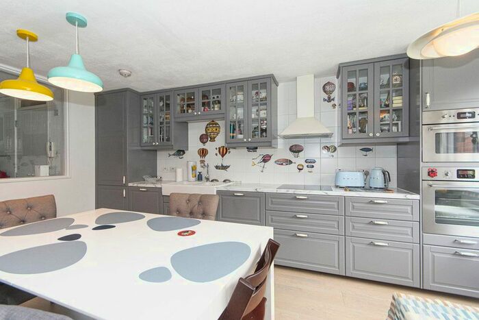 2 Bedroom Flat To Rent In Tachbrook Street, London, SW1V