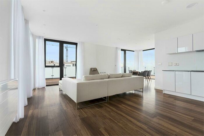 3 Bedroom Apartment To Rent In Hornbeam House, Quebec Way, London, SE16