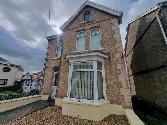 3 Bedroom House To Rent In Heol Y Gors, Cwmgors, Ammanford, Carmarthenshire, SA18