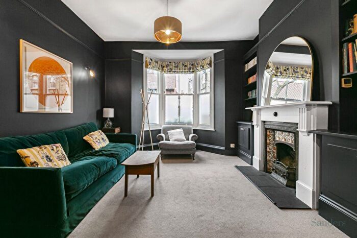 4 Bedroom Property To Rent In Rattray Road, Brixton, London, SW2