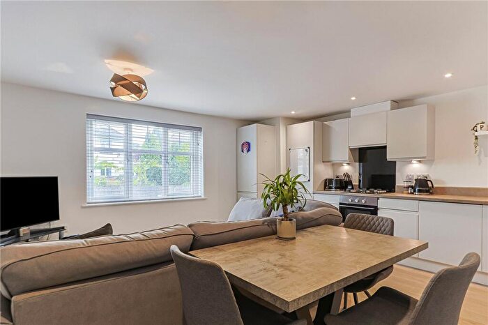 2 Bedroom Apartment For Sale In Charminster Road, Bournemouth, BH8