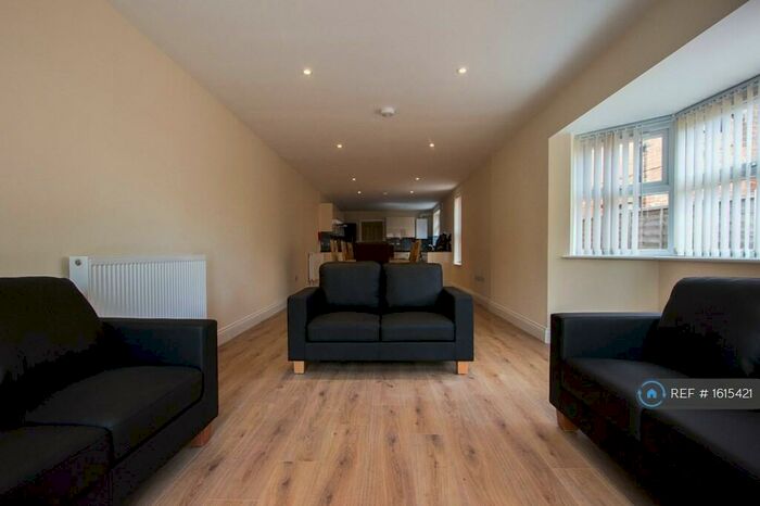 6 Bedroom Semi-Detached House To Rent In Wilton Avenue, Southampton, SO15