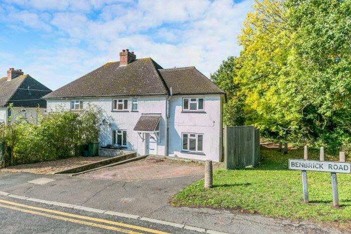 4 Bedroom Property To Rent In Benbrick Road, Guildford, GU2