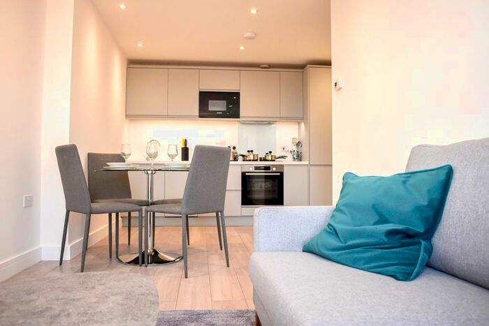 1 Bedroom Flat To Rent In Carlton House, New London Road, Chelmsford, Essex, CM2